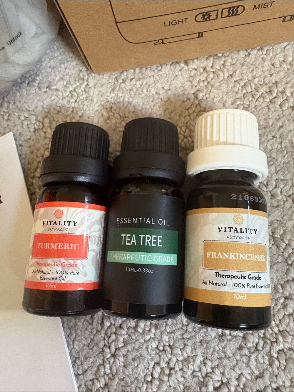 Aromatherapy diffuser and oils - Picture 3 of 7